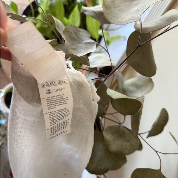 Cupshe White Lace Detail Cover-Up - Picture 4 of 4